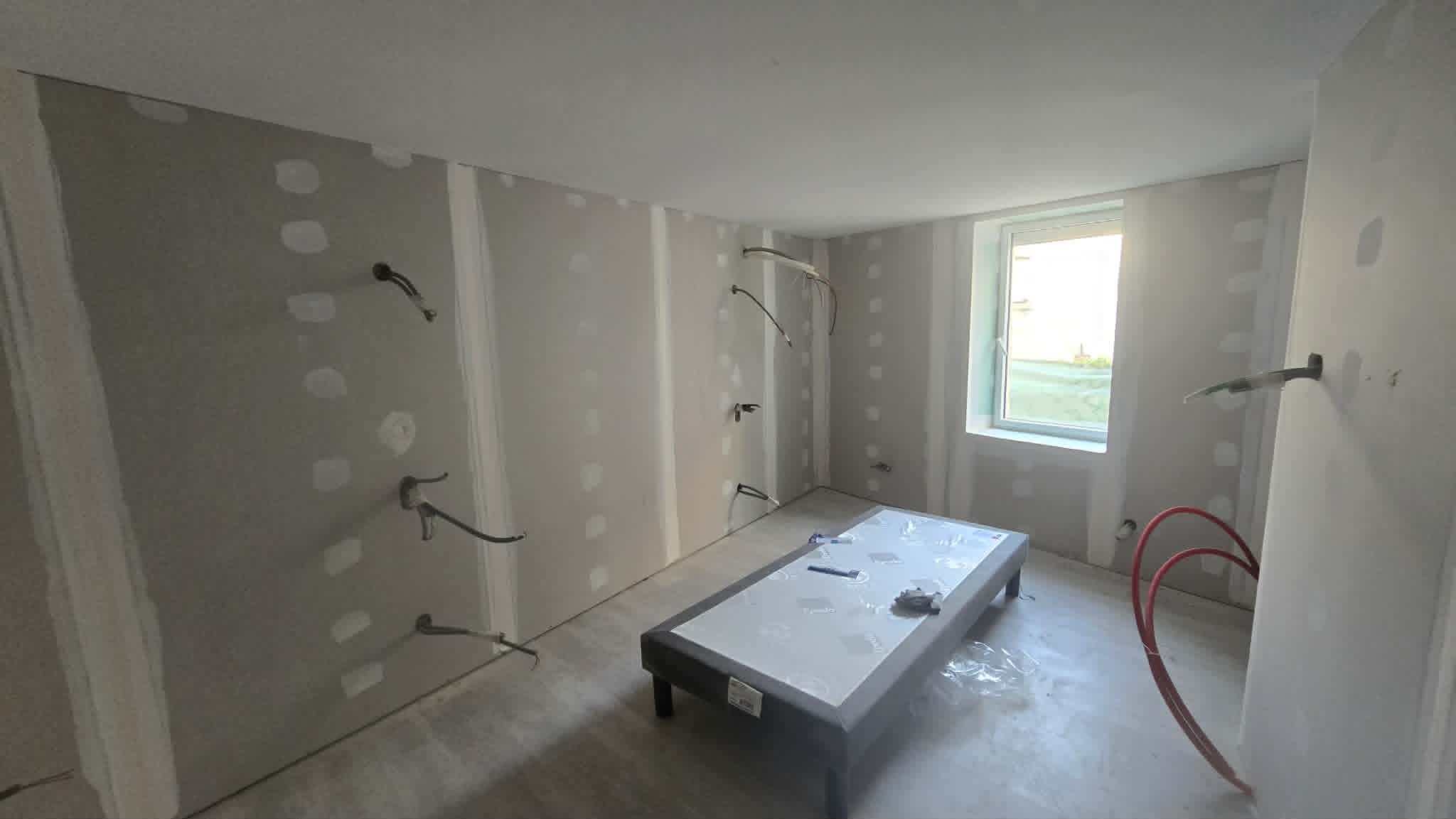 Chambre en cours de plaquisterie